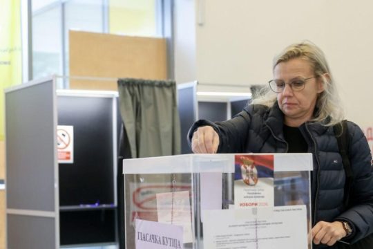 IZBORI U SRBIJI: Krenuo kaos? ‘Upalo ih je 30-ak, napadaju, policija ne reagira!‘