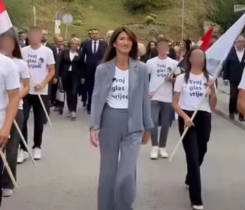 HDZ BiH kažnjen zbog zlouporabe djece koja mašu stranačkim zastavama