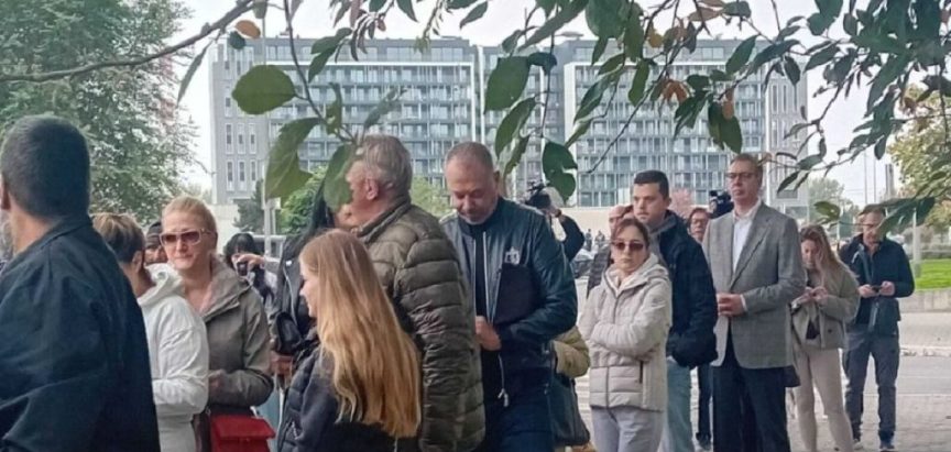 DAN ODLUKE: Počeli izbori u Srbiji, redovi pred biralištima od jutra