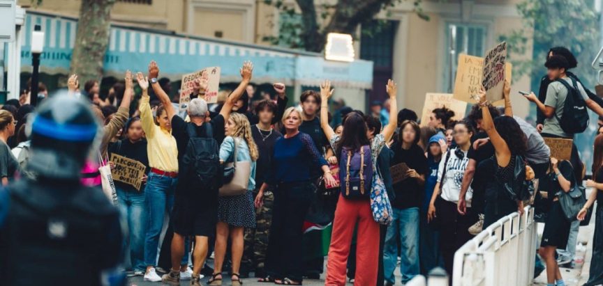 Neredi u Francuskoj. Nastava poremećena u gotovo 900 škola