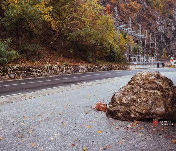 STANJE NA CESTAMA: Mokri i skliski kolnici, prilagodite vožnju uvjetima na putu