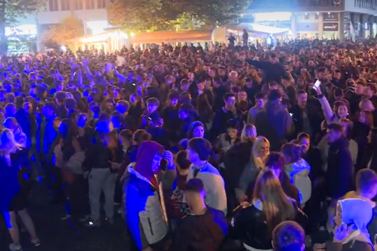LIJTE KIŠE, HLADNE VODE, VUČIĆ ODE, VUČIĆ ODE: Slavlje na ulicama gradova širom Srbije