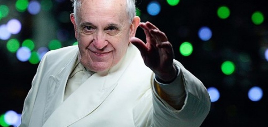 Papa Franjo: Ne gubite vrijeme na internet, pametne telefone i TV