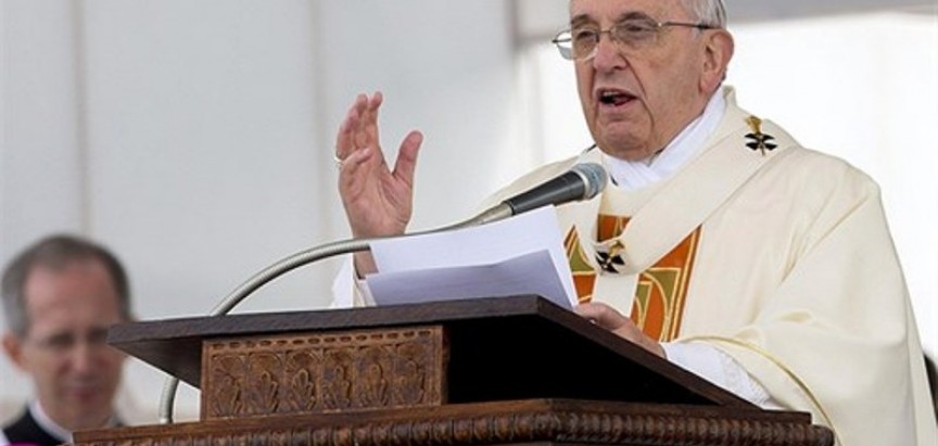 Papa dao otkaz službeniku koji je za 10 000 dolara poništavao brakove