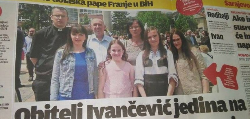 Obitelj Ivančević iz Rame jedina na misi prinosi darove Papi