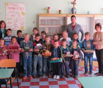 Crveni križ podjelio paketiće u područnim školama Gračanica i Grevići