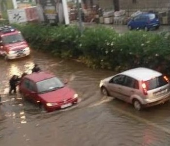 VIDEO: Nevrijeme na jugu: U Dubrovniku pala rekordna količina kiše, zbog bure problemi u prometu