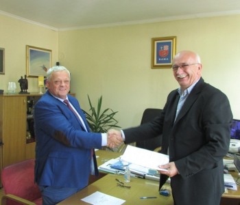 Potpisan Ugovor za asfaltiranje puteva u Rumbocima, Jaklićima, Ploči, Podboru i Borovnici