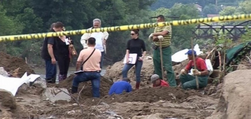 Doboj: Poplava otkrila masovnu grobnicu, žrtvama ruke bile vezane žicom