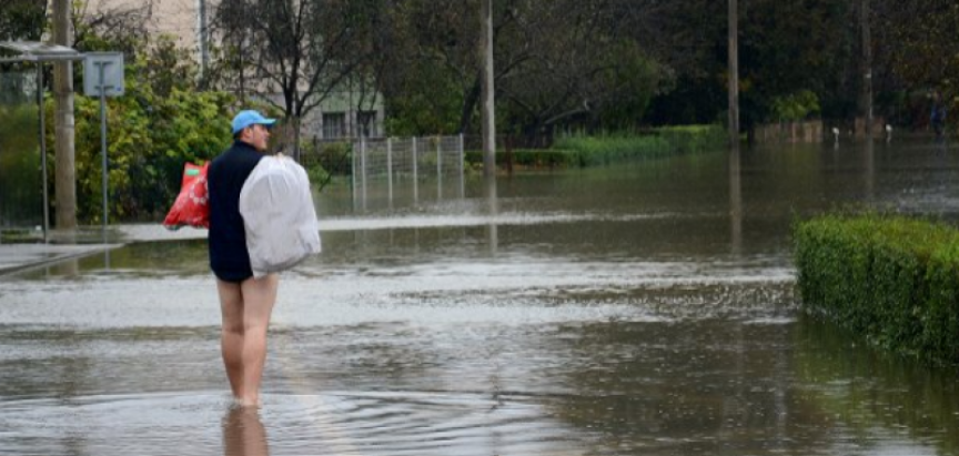 Evakuirano stanovništvo, poplavljene Plitvice, voda i dalje prijeti…