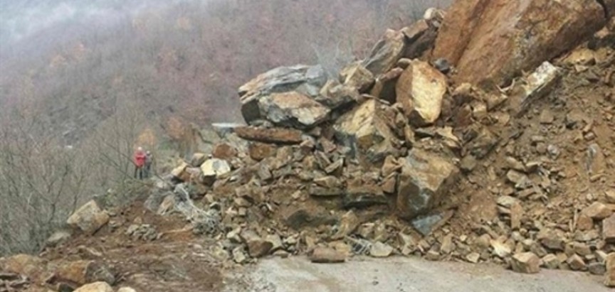 Zatvoren promet: Stijene zatrpale put Jablanica-Prozor