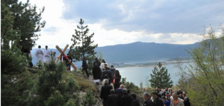 Franjevački samostan Rama Šćit vas poziva na ramski Put križa na brdo Gračac u Podboru