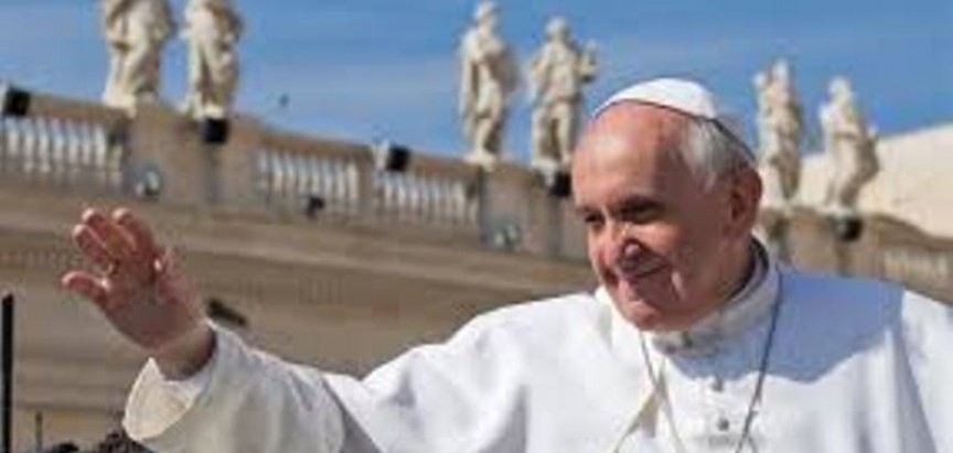 Papa Franjo stigao u Albaniju; na ulicima ga pozdravlja tisuće vjernika